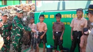 Pangdam XXIII/Palaka Wira Tinjau Manunggal Air Bersih Saat Penutupan TMMD Ke-129
