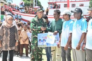 Empat Kepala Desa di Kepulauan Umbele Terima Piagam Penghargaan dari Pangdam XXIII/Palaka Wira