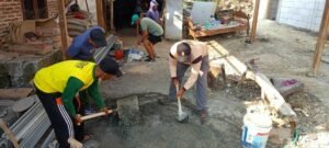 Manfaatkan Setiap Waktu, Satgas TMMD 129 Terus Kebut Pembangunan RTLH di Desa Tlemang