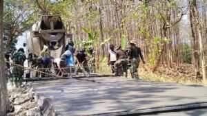 ​Muka Baru Desa Tlemang: Pengecoran Jalan TMMD ke-129 Tembus 70%, Warga Mulai Rasakan Dampak Nyata