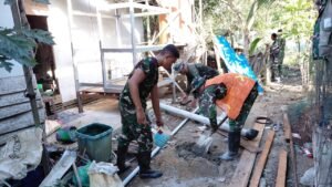 Gotong Royong Satgas TMMD dan Warga Percepat Pembangunan MCK Sasaran 3