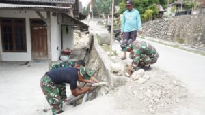 Tanggap Keluhan Warga, Satgas TMMD Ke-129 Kodim 0812/Lamongan Bergerak Cepat Perbaiki Pipanisasi Air Bersih di Dusun Waduk