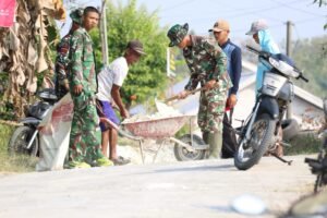 ​Tak Sekedar Slogan, Kemanunggalan TNI dan Rakyat di Satgas TMMD Ke-129 Kodim 0812/Lamongan Nyata Membangun Negri dari Desa Tlemang