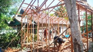 Pemasangan Kerangka Atap Tandai RTLH Sasaran 4 Masuki Tahap Penting Pembangunan
