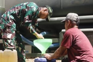Hadir Membawa Kehidupan, Brigif TP 32/Mangkalihat Salurkan Air Bersih Bagi Masyarakat.
